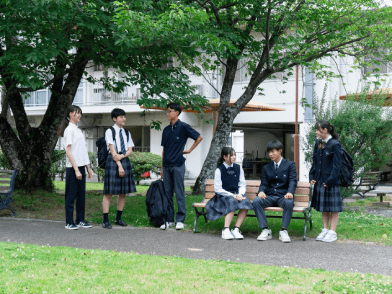 純真高等学校の制服