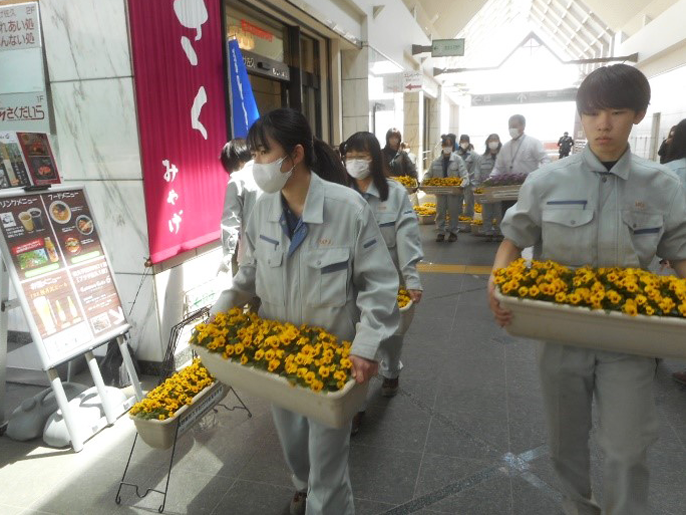 長野県　佐久平総合技術高校　農業科（生物サービス科植物活用コース）のみなさん2