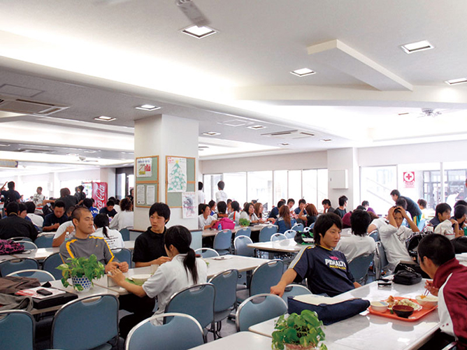 国際武道大学の学食