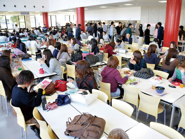 金城大学の学食