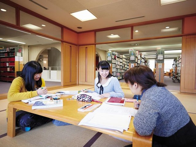 相模女子大学の図書館