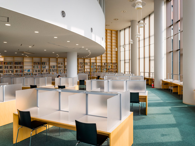 名古屋学院大学の図書館