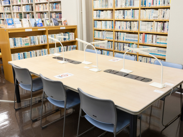 聖泉大学の図書館