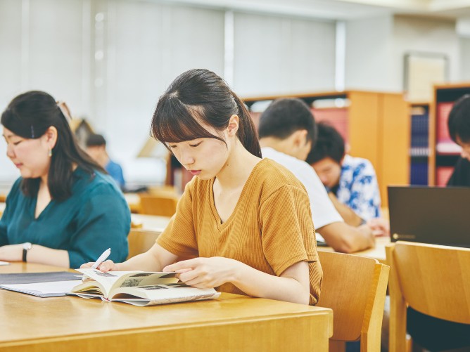 江戸川大学の図書館