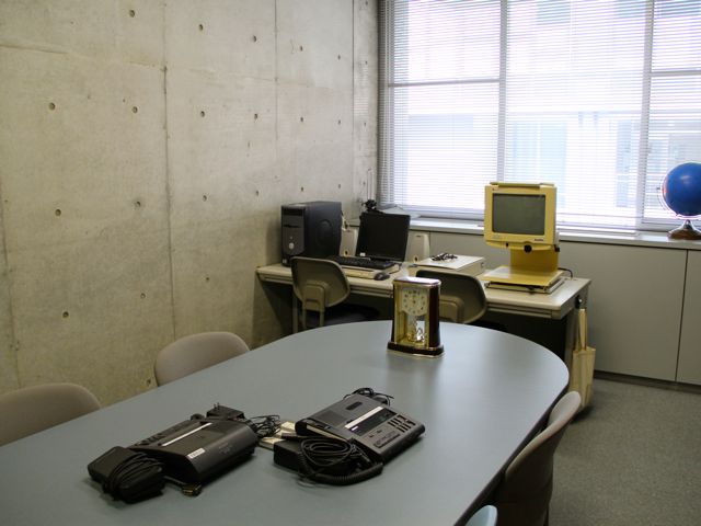 京都精華大学の図書館