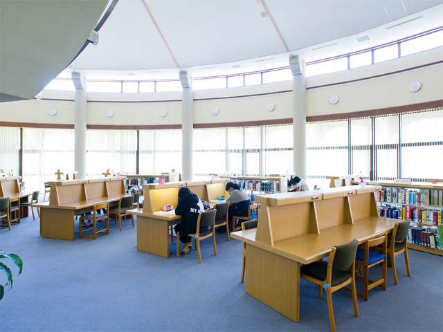 鹿児島純心大学の図書館