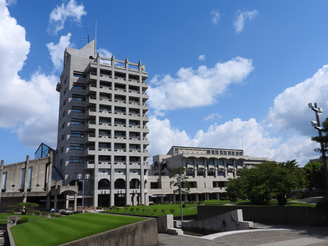 金沢工業大学の図書館