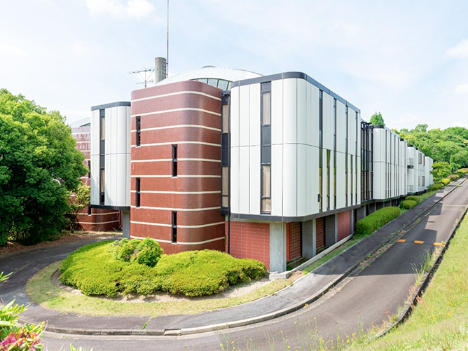 名古屋商科大学