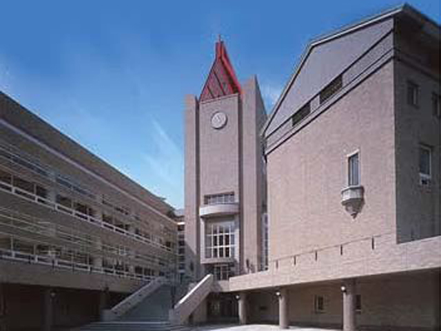 早稲田大学