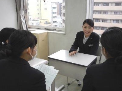 「先輩から、臨床での様子等を詳しく学びます。」